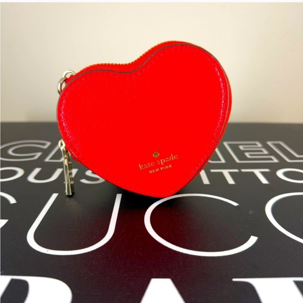 Kate spade Heart Shaped Coin Pouch - EUC